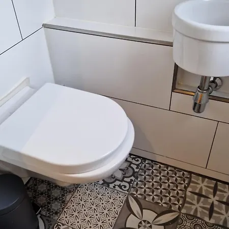 Апартаменты Haus Unterkunft Fuer Monteure In Budenheim, 5 Schlafzimmer, Zentral Gelegen *