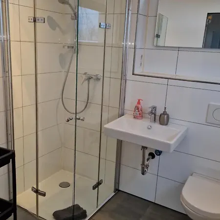 Апартаменты Haus Unterkunft Fuer Monteure In Budenheim, 5 Schlafzimmer, Zentral Gelegen