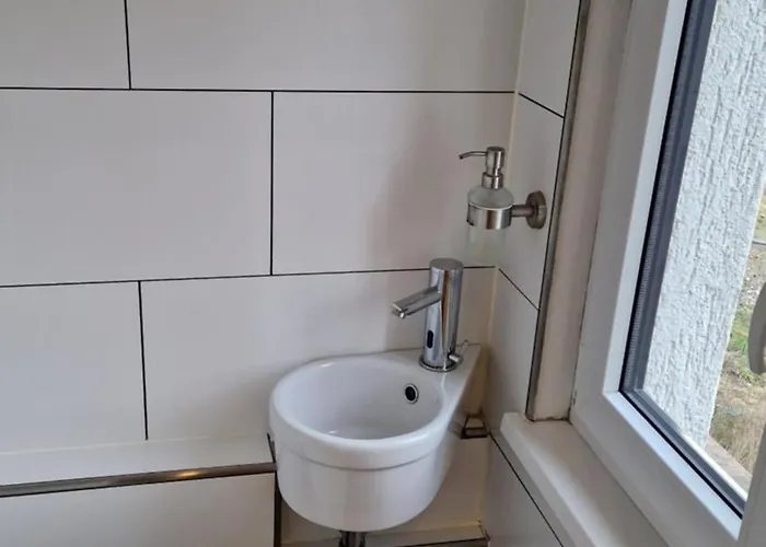 Haus Fuer Monteure In Budenheim, Zentral Gelegen * Budenheim